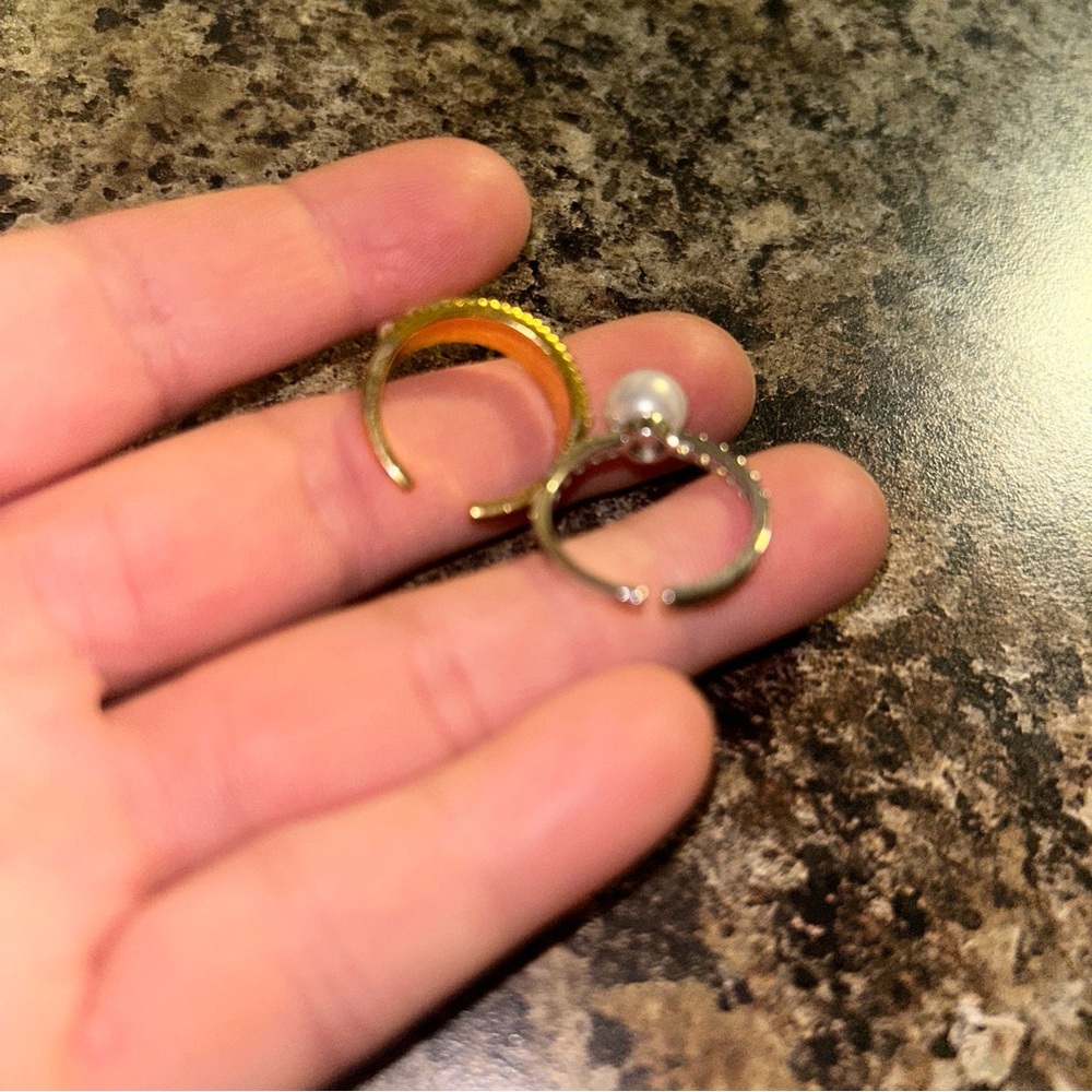 Elegant Gold and Silver Pearl Ring - Picture 4 of 4